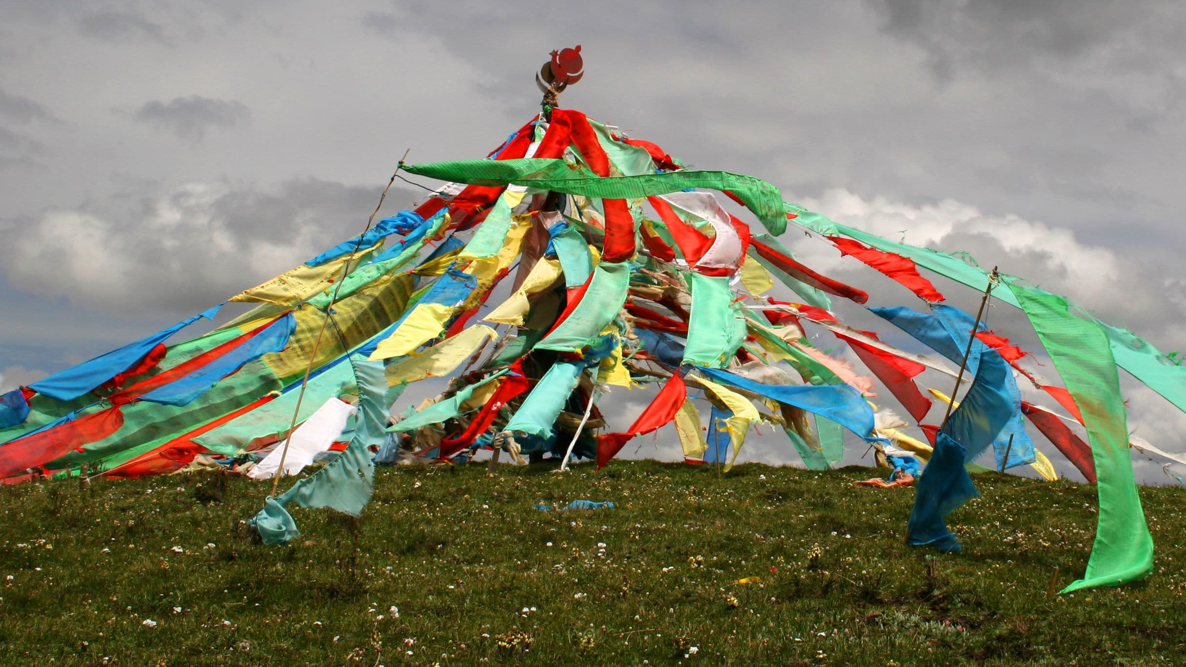 dachor prayer flags outside