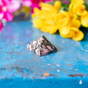 Pyramid Gemstone Rhodonite (25 mm)