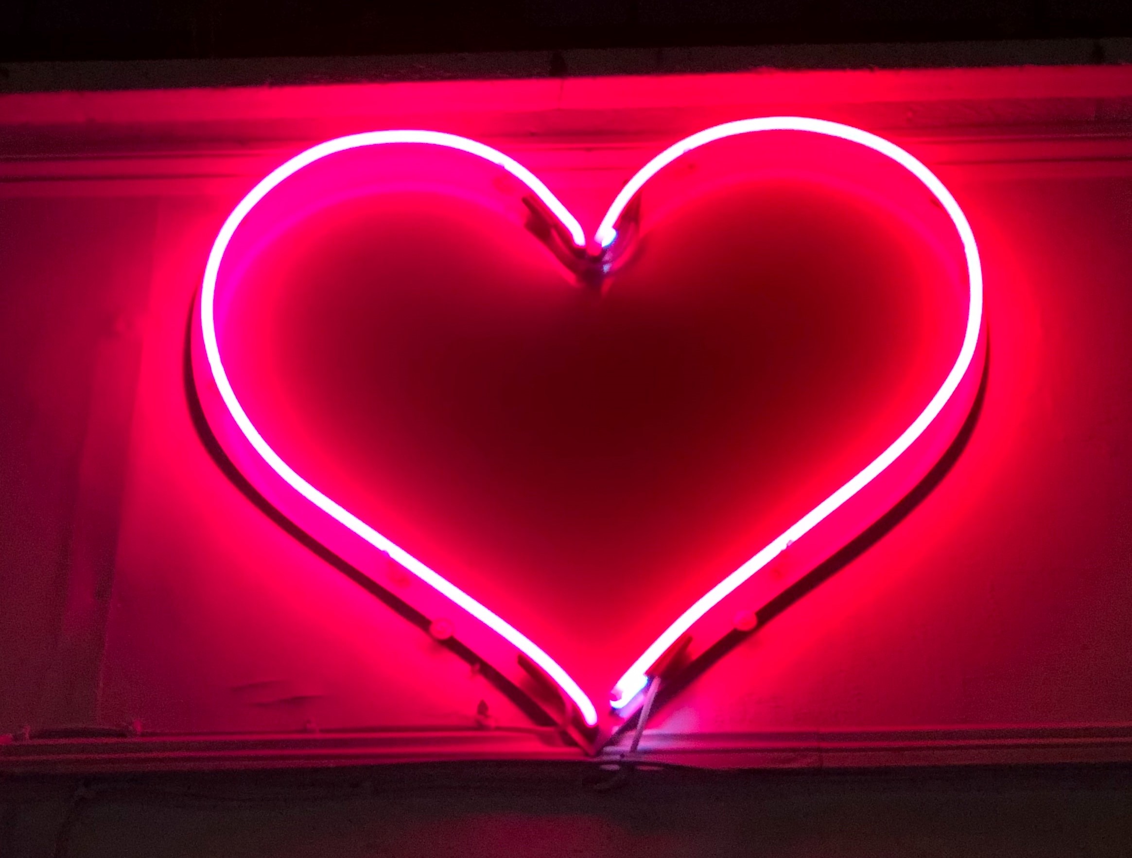 neon heart sign