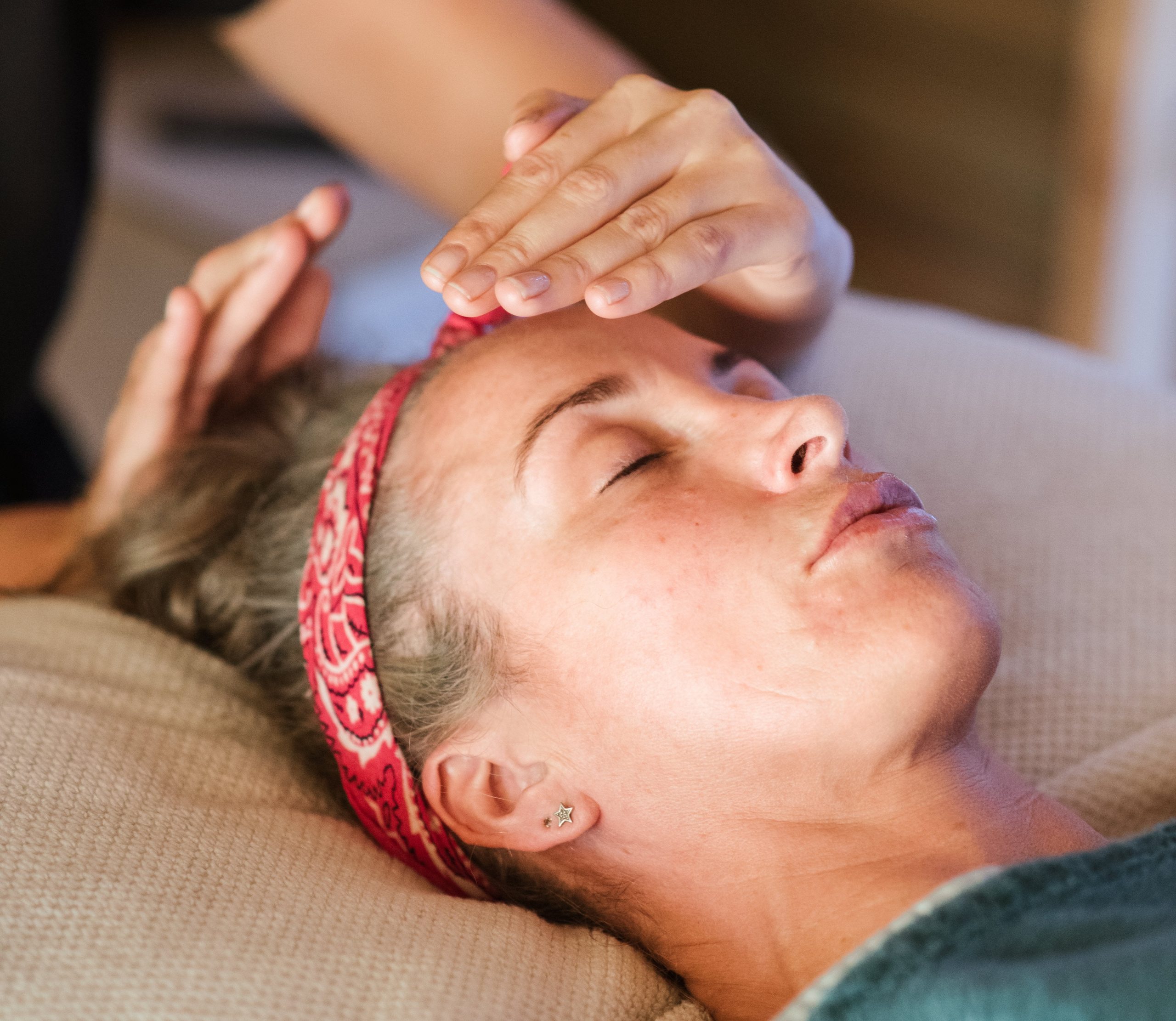 reiki massage hands and head