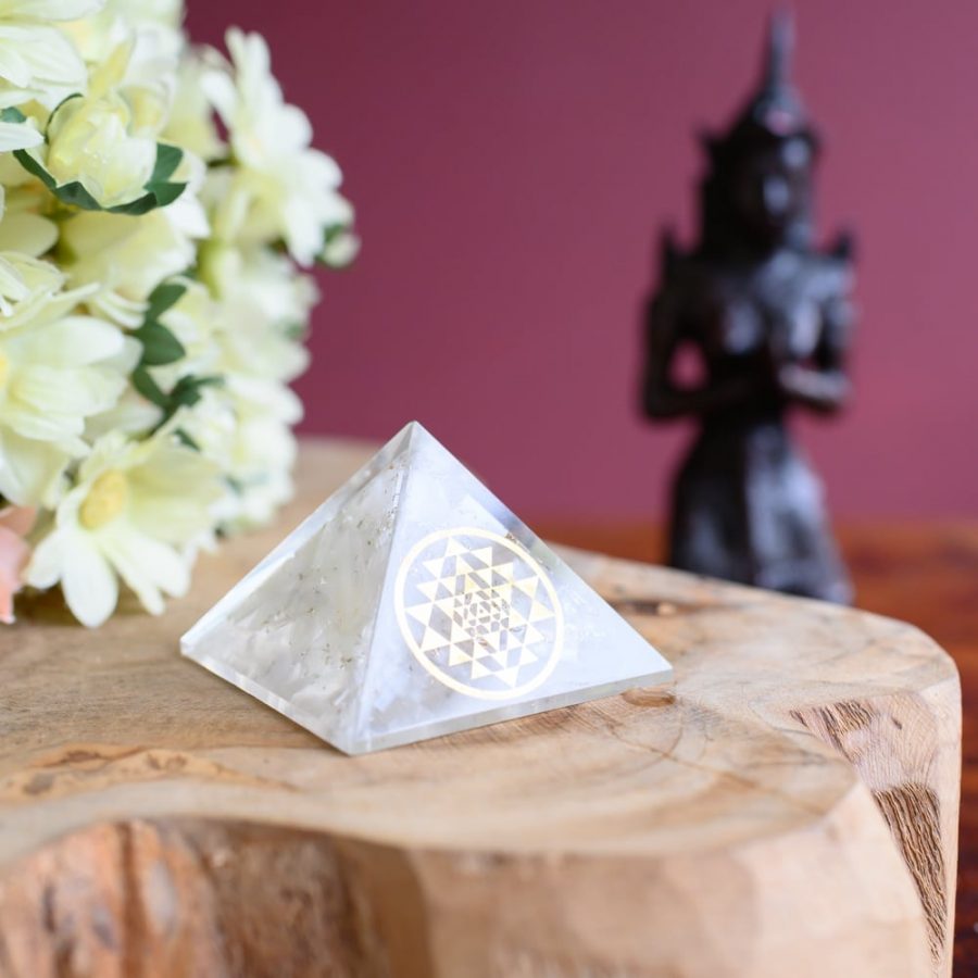 hindu sri symbol lakshmi statue