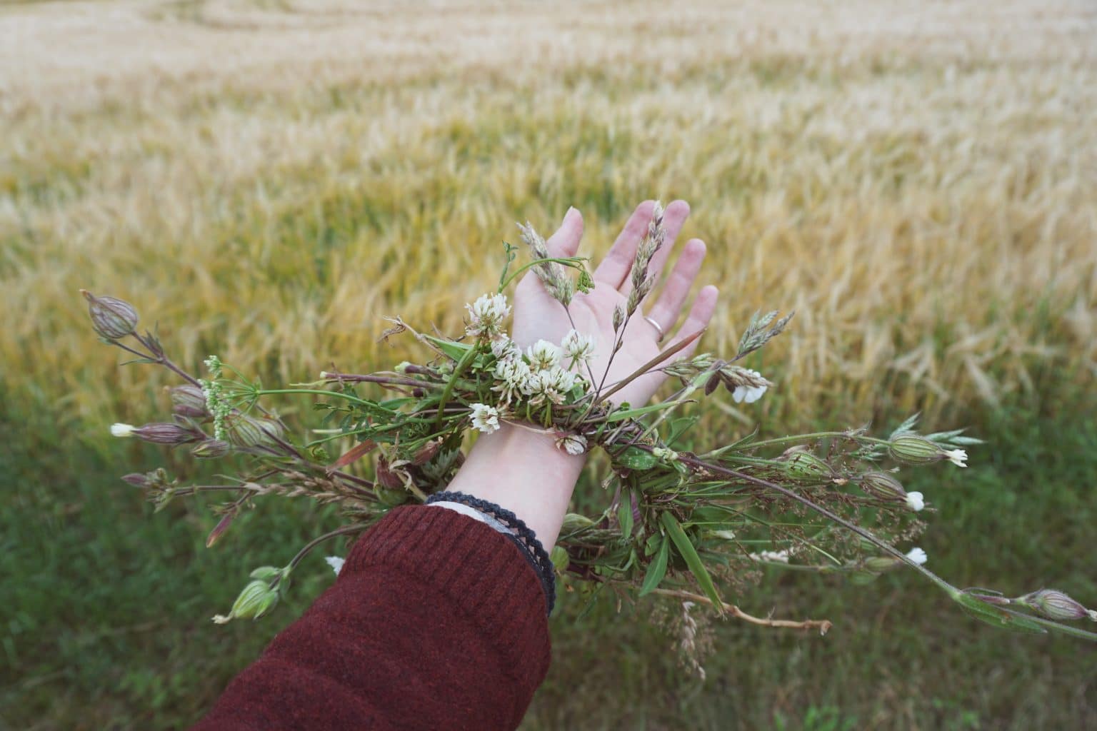 bracelet flowers hand spring